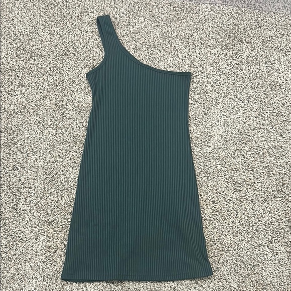 Elegant One-Shoulder Green Dress - Picture 1 of 4